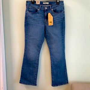 Women’s Levi’s jeans
